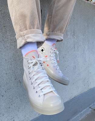stretchy white converse