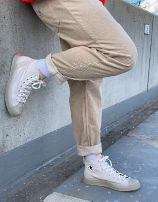 stretchy white converse