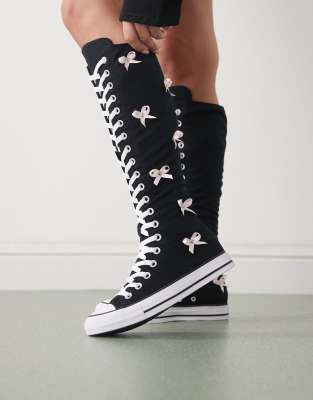 Converse - Chuck Taylor All Star Hi Lift - Kniehohe Sneaker in Schwarz mit Schleifen