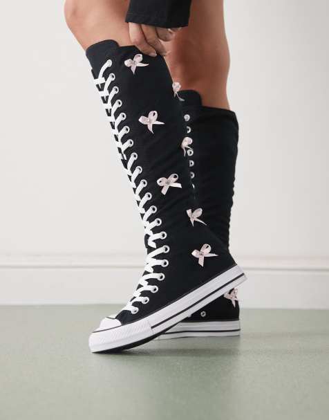 Converse – Chuck Taylor All Star Hi Lift – Kniehohe Sneaker in Schwarz mit Schleifen - view 1