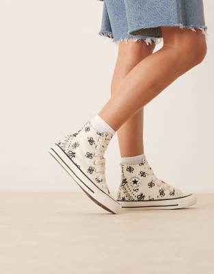 Converse - Chuck Taylor All Star Hi - Sneaker in Wollweiß mit Blumen-Detail