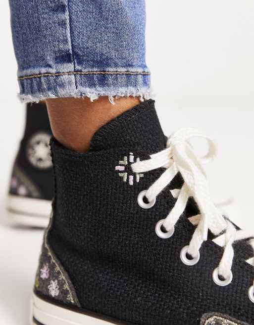 Converse - Chuck Taylor All Star Hi - Sneakers alte nere con ricami floreali, 4 di 4