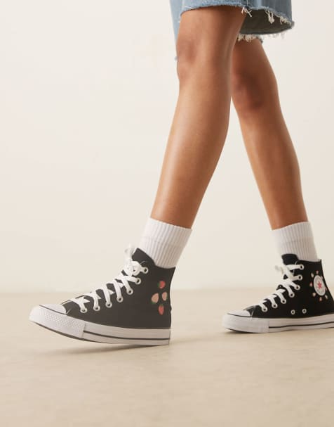 Converse – Chuck Taylor All Star Hi – Svarta, höga sneakers med broderade jordgubbar - view 1