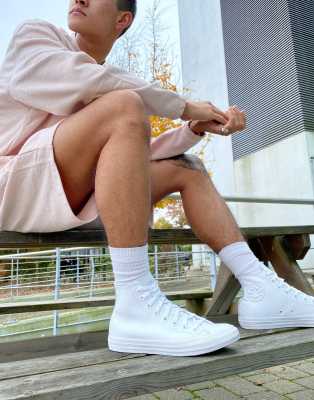 Men wearing shop white converse