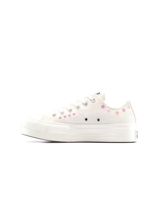 Converse – Chuck Taylor All Star Lift – Low Top Sneaker mit Blumenstickerei in Egret/Sugar Berry/Cactus Bud