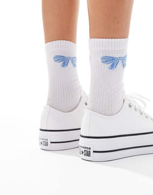Converse – Chuck Taylor All Star Lift Ox Wide Fit – Sneaker in Weiß mit Plateausohle, weite Passform, 4 von 5