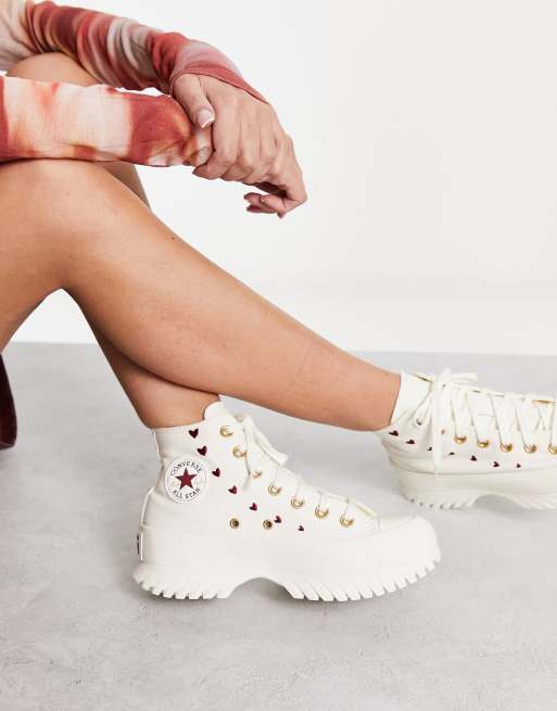 Converse Chuck Taylor - All Star Lugged 2.0 - Hvide sneakers med broderede hjerter