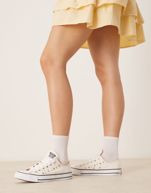 Converse – Chuck Taylor All Star Ox – Vita sneakers med broderade jordgubbar, 3 av 5