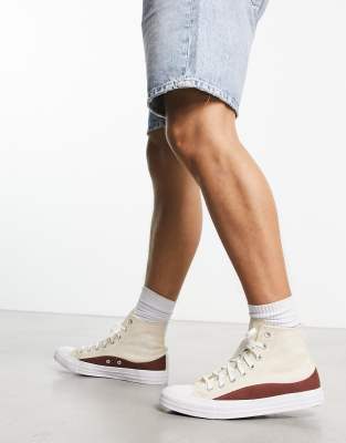 Converse - Chuck Taylor All Star - Sneaker in gebrochenem Weiß und Rot