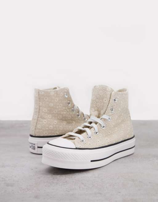 Converse Chuck Taylor Baskets montantes semelle plateforme et d tails en broderie anglaise Beige