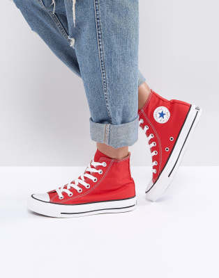 converse rojos con jeans