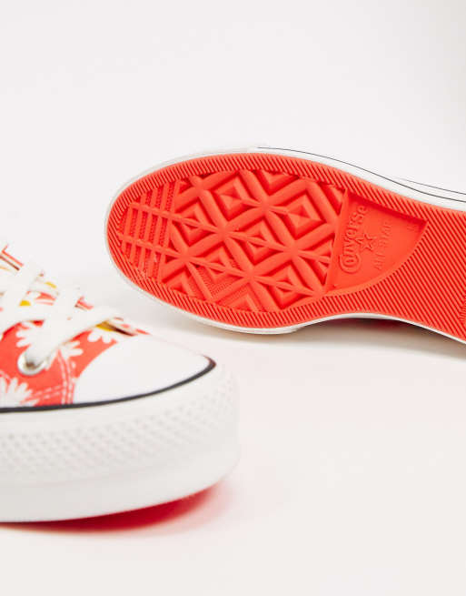 Converse – Chuck Taylor – Knöchelhohe Sneaker in Rot mit Gänseblümchen-Print und flacher Plateausohle, 3 von 4