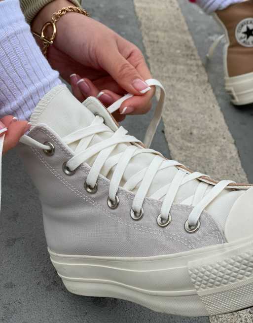 Converse Chuck Taylor Lift Hi Sneakers colore neutro con suola platform e tre pannelli