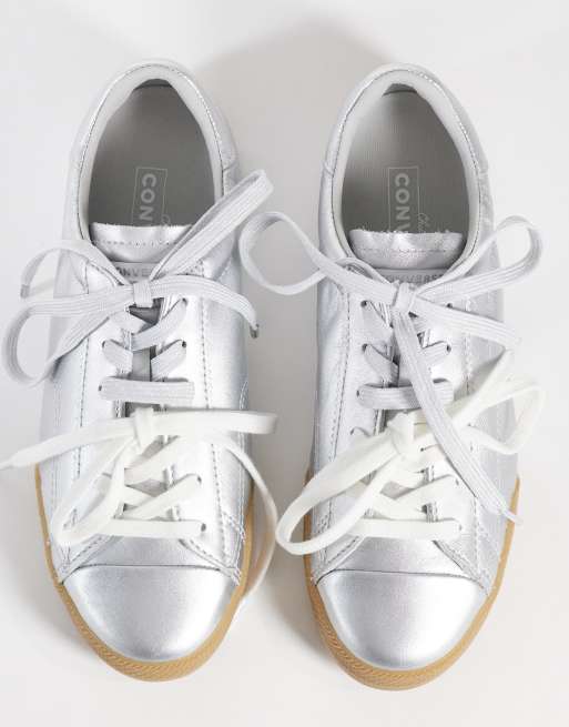 Converse Chuck Taylor Lo Exklusivt hos ASOS sneakers med dubbla skosnören i silver, 2 av 5