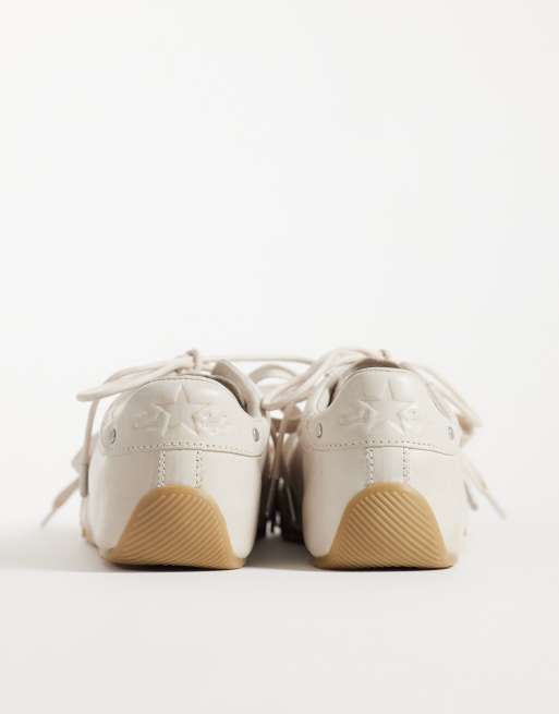 Converse Chuck Taylor Lo sneakers med dubbla skosnören i beige, 2 av 5