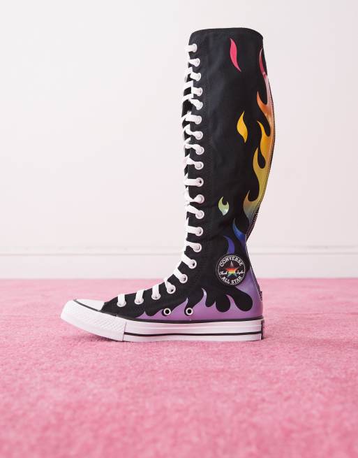 Converse – Chuck Taylor Pride All Star – Knee Hi – Sneaker in Schwarz mit bunter Flamme, 2 von 5