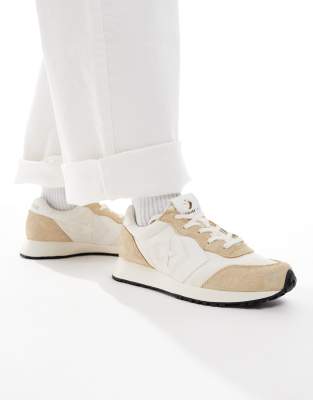  Omega Trainer in off-white