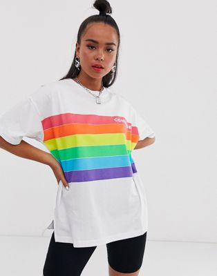 Converse – Pride – Vit och regnbågsfärgad t-shirt