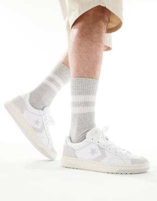 Converse Pro Blaze Classic Ox trainers in white - view 1