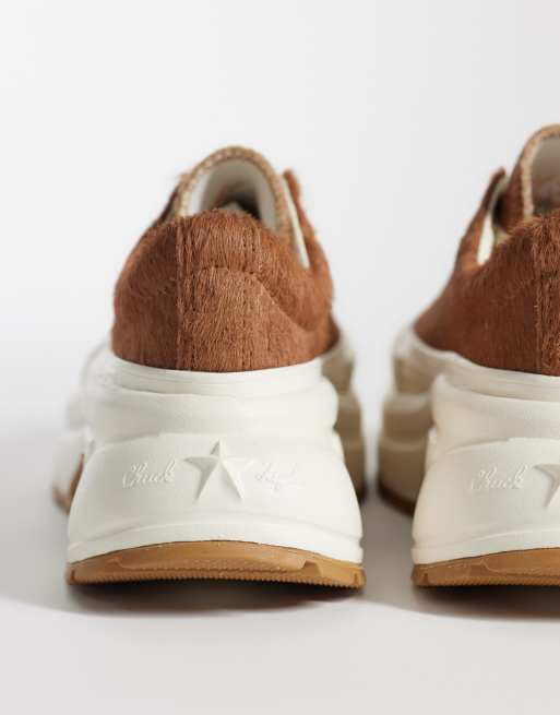 Converse Run Star Crush sneakers in tan faux fur, 2 of 5