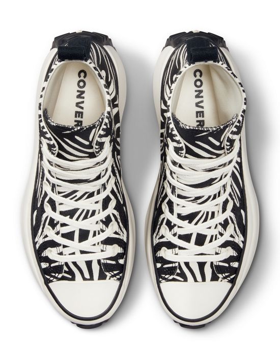 https://images.asos-media.com/products/converse-run-star-hike-sneakers-in-zebra-print/203560556-3?$n_550w$&wid=550&fit=constrain