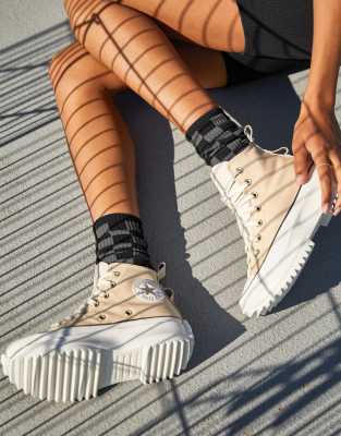 beige converse run star hike