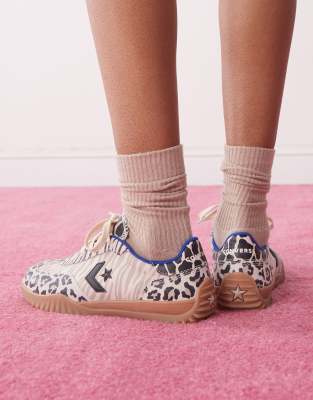 Converse Run Star sneakers in leopard print