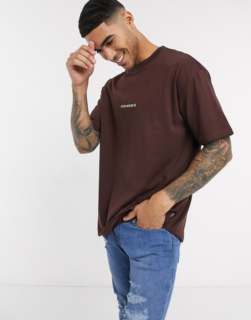 Converse - T-shirt oversize con bordi a contrasto marrone