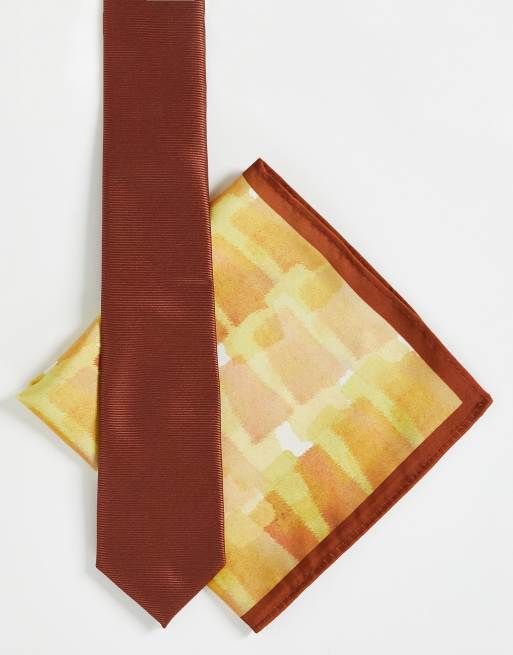 Corbata estrecha marrón con forro con estampado abstracto y pañuelo de bolsillo a juego de Noak