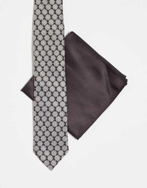 Corbata estrecha y pañuelo de bolsillo color crema y marrón con diseño de estilo años 70 de ASOS DESIGN