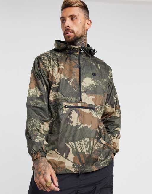 Cortavientos store camuflaje adidas