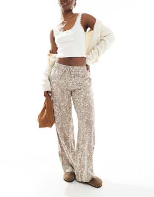 Cotton On - 90er-Jahre Hose mit Leopardenmuster und weitem Bein-Bunt