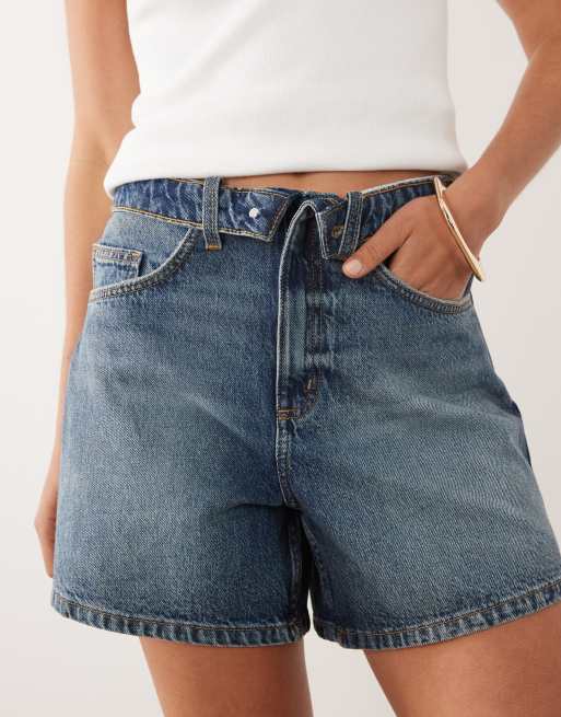Cotton On – 90er-Jeansshorts in der Farbe Blue Holdover mit hohem Bund, 4 von 5