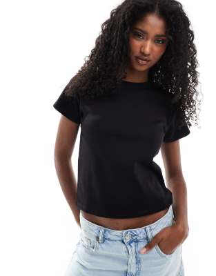 Cotton On - 90er-T-Shirt in Schwarz mit figurbetontem, knappem Schnitt