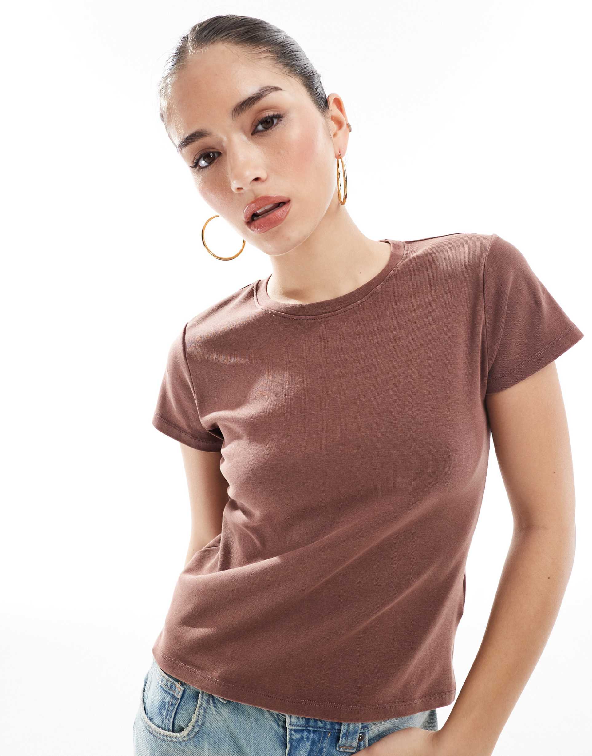 cotton on 90's fitted baby tee in washed brown
