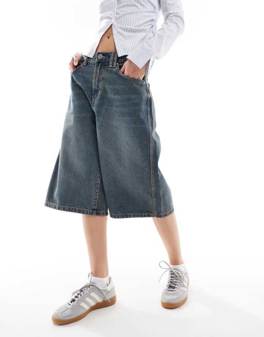 Cotton On 90s long denim short in logans blue, 4 of 5