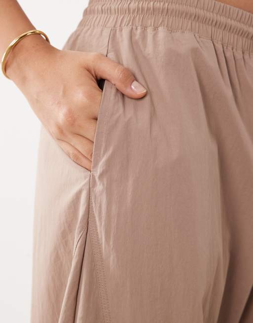 Cotton On – Active – Ballonhose aus Webstoff in Latte, 4 von 5