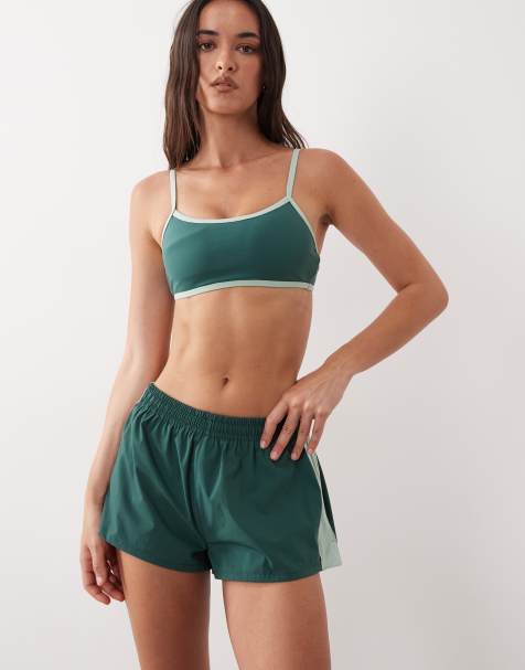 Cotton On – Active – Bistrogrön, supermjuk crop top med två remmar baktill - view 1