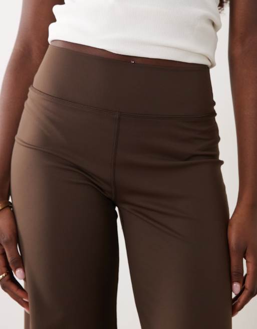Cotton On Active ultrablød bukse med brede ben i french roast, 4 af 5