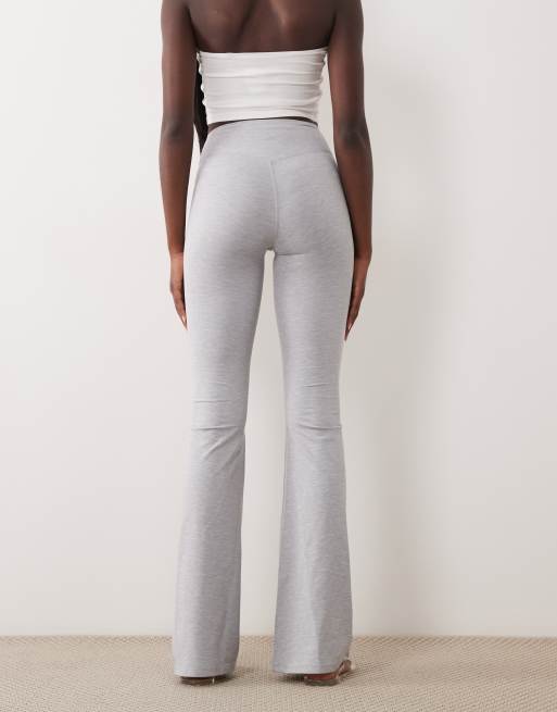 Cotton On - Active - Ultrazachte flare-broek met contour in gemêleerd lichtgrijs, 3 van 5