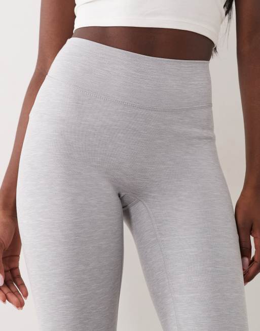 Cotton On - Active - Ultrazachte flare-broek met contour in gemêleerd lichtgrijs, 4 van 5