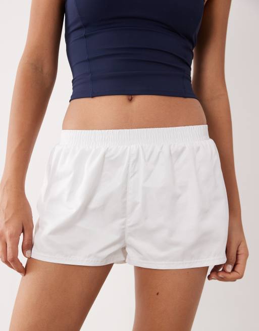 Cotton On – Active – Vita, vävda mikroshorts, 2 av 5