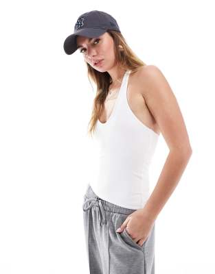 Cotton On - All Day - Neckholder-Oberteil in Weiß mit V-Ausschnitt