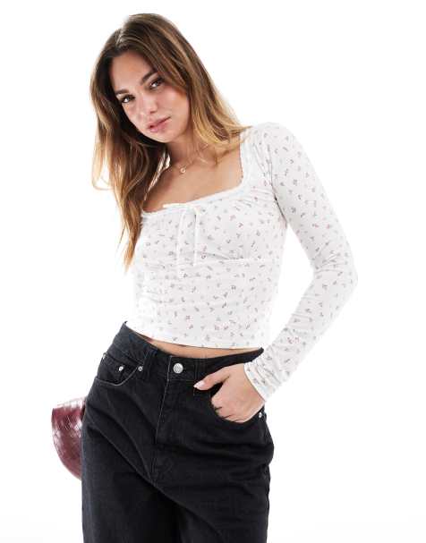 Cotton On - Annie - Top met kanten V-hals met strikje, fijne print en lange mouwen in vintage wit - view 1