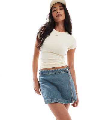 Cotton On - Asymmetrisch geschnittener Wickelskort in Sahara-Blau