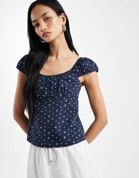 Cotton On – Babydoll-Bluse in Marineblau mit Blümchenmuster und Schnürung am Rücken - view 1