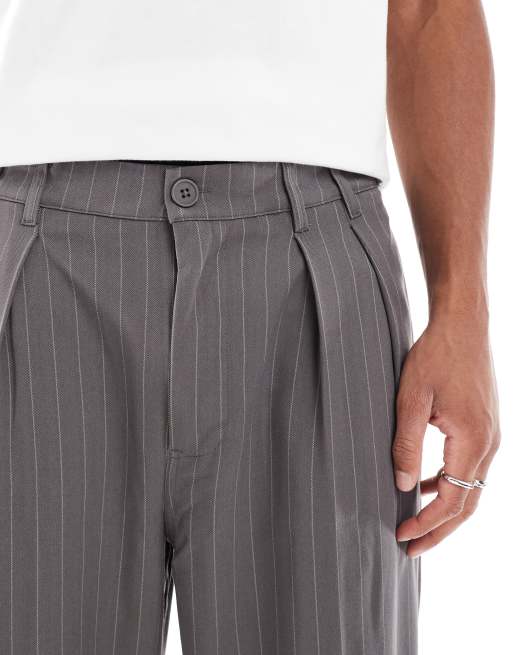 Cotton On - Grå posede bukser med plisseringer og nålestriber