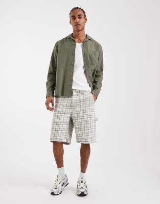 Cotton On baggy worker shorts in stone plaid stone check 11790₽