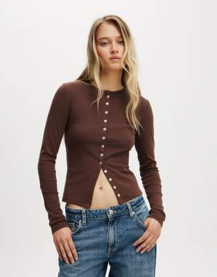 Cotton On - Bailey - Strickjacke in Braun mit Knopfdetail-Brown