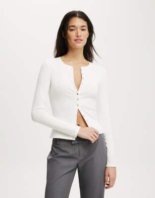 Cotton On - Bailey - Strickjacke in Weiß mit Knopfdetail